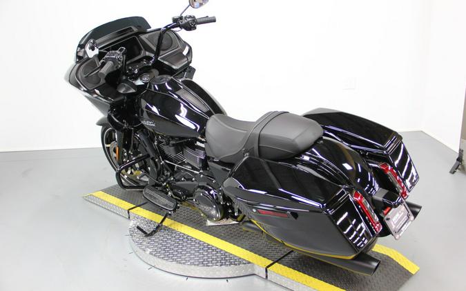 2025 Harley-Davidson® Road Glide® Vivid Black - Black Finish