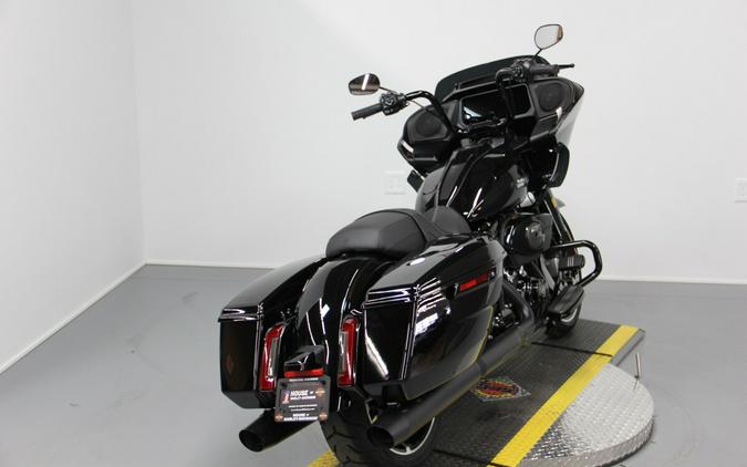2025 Harley-Davidson® Road Glide® Vivid Black - Black Finish
