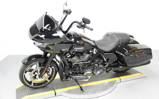 2025 Harley-Davidson® Road Glide® Vivid Black - Black Finish