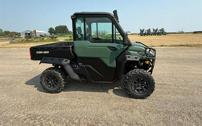 2024 Can-Am Defender DPS CAB