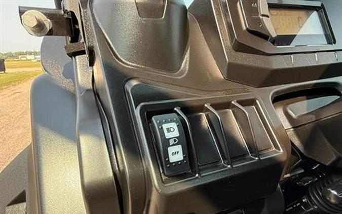 2024 Can-Am Defender DPS CAB