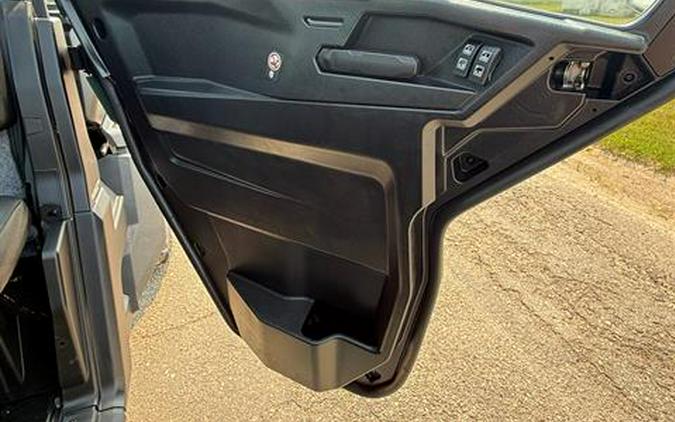 2024 Can-Am Defender DPS CAB