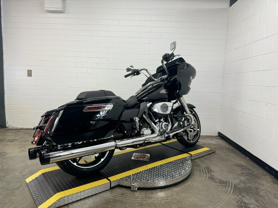 2024 Harley-Davidson Road Glide® VIVID BLACK