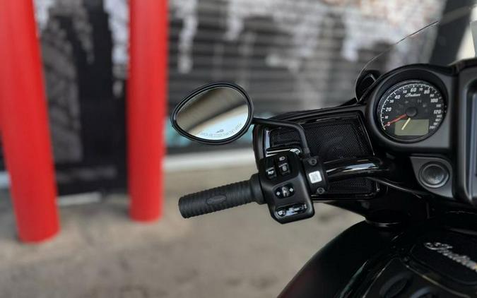 2025 Indian Motorcycle® Chieftain® Dark Horse® w/PowerBand Audio Black Smoke