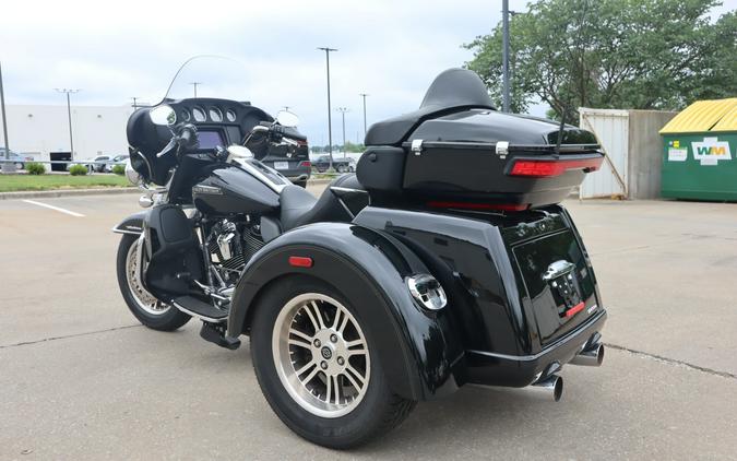 2019 Harley-Davidson Tri Glide Ultra FLHTCUTG