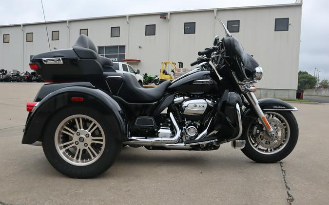2019 Harley-Davidson Tri Glide Ultra FLHTCUTG