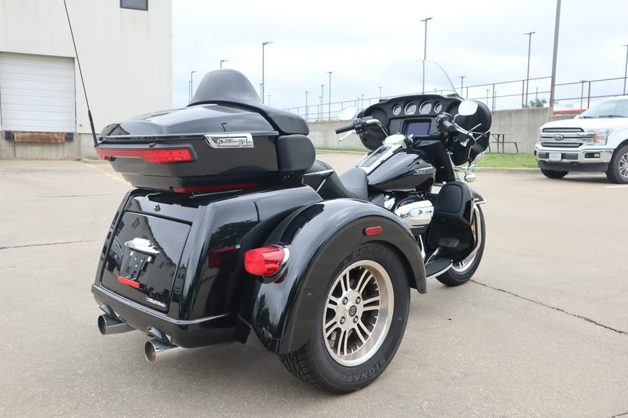 2019 Harley-Davidson Tri Glide Ultra FLHTCUTG