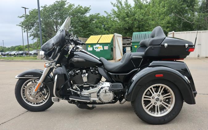 2019 Harley-Davidson Tri Glide Ultra FLHTCUTG