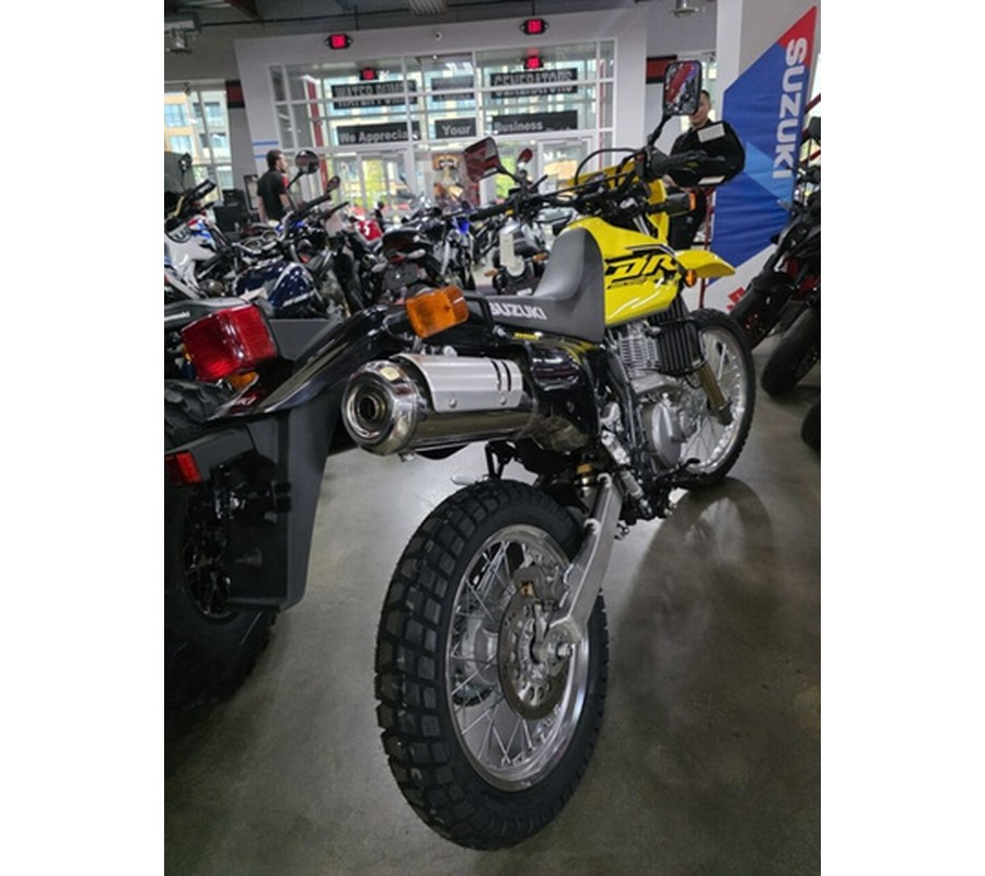 2027 Suzuki DR650SEM7