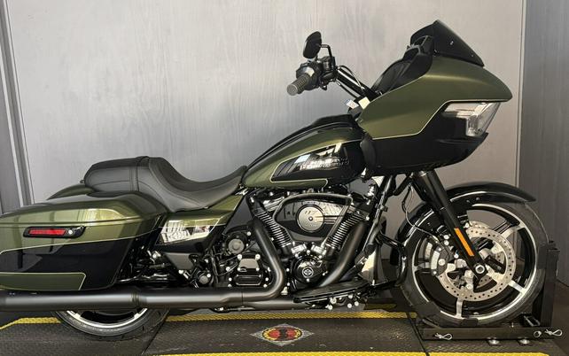 2026 Harley-Davidson® Road Glide® FLTRX OLIV STL MTL/BLK W/ PINSTRI