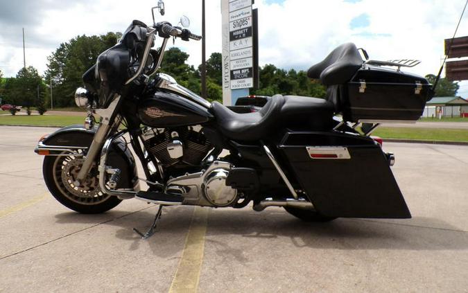 2011 Harley-Davidson® FLHTC - Electra Glide® Classic