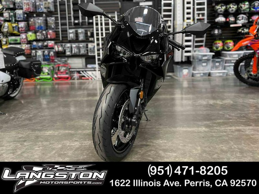 2024 Kawasaki Ninja® ZX™-6R ABS Metallic Flat Spark Black/Ebony