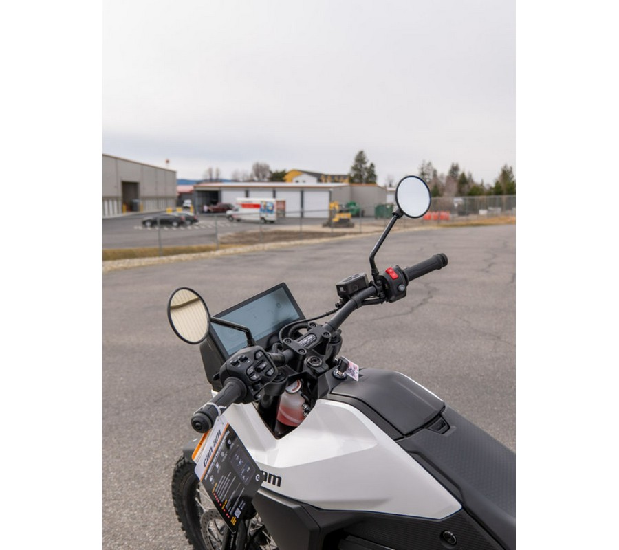 2025 Can-Am Origin® Base