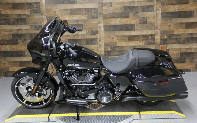 2025 Harley-Davidson® Street Glide® Vivid Black - Black Finish