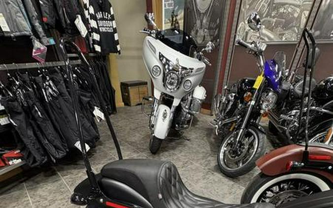 2019 Harley-Davidson® FLSL - Softail® Softail Slim®