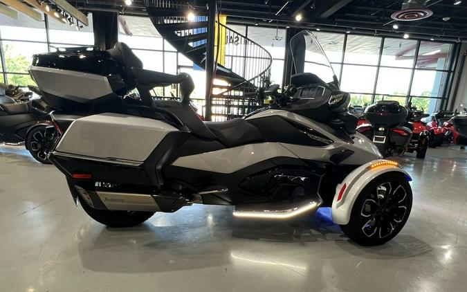 2022 Can-Am® Spyder RT Limited Chrome - Hyper Silver