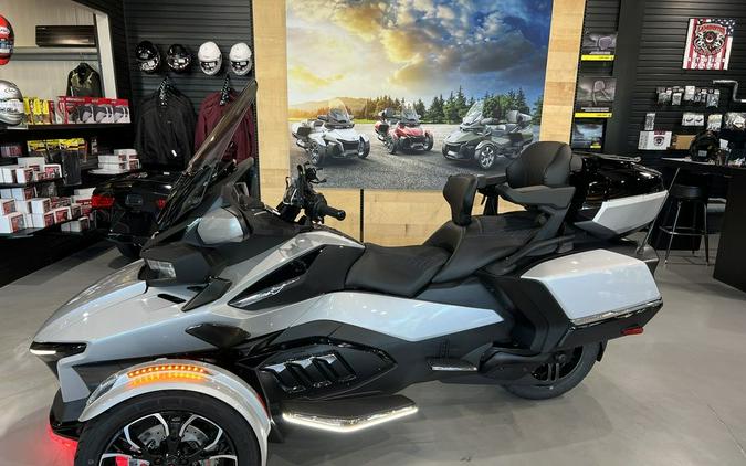 2022 Can-Am® Spyder RT Limited Chrome - Hyper Silver