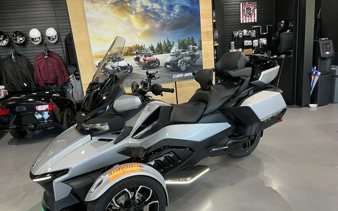 2022 Can-Am® Spyder RT Limited Chrome - Hyper Silver