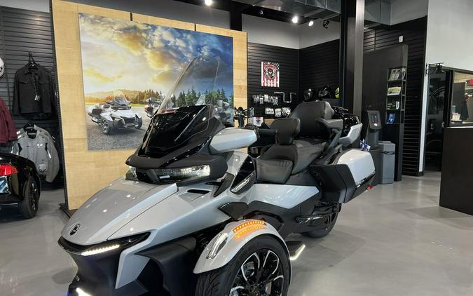 2022 Can-Am® Spyder RT Limited Chrome - Hyper Silver