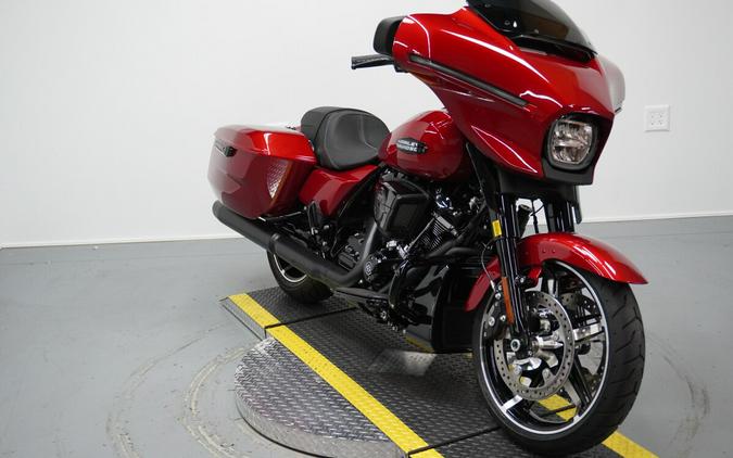 2025 Harley-Davidson® Street Glide® Brilliant Red - Black Finish