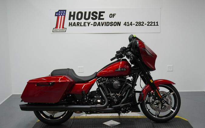2025 Harley-Davidson® Street Glide® Brilliant Red - Black Finish