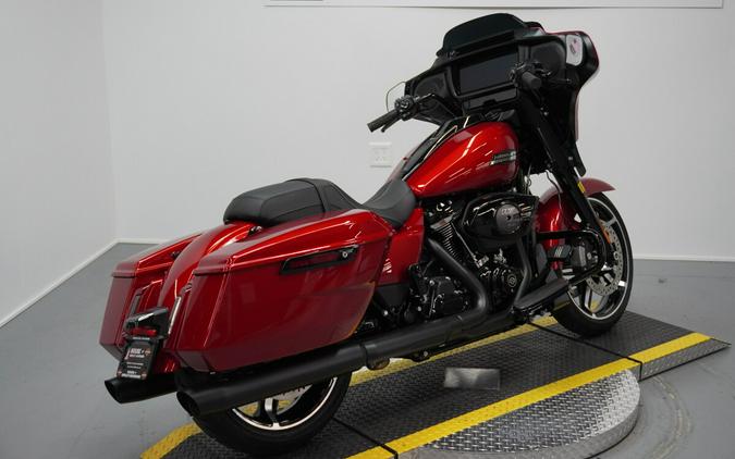 2025 Harley-Davidson® Street Glide® Brilliant Red - Black Finish