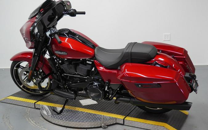 2025 Harley-Davidson® Street Glide® Brilliant Red - Black Finish