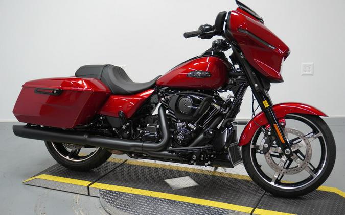 2025 Harley-Davidson® Street Glide® Brilliant Red - Black Finish