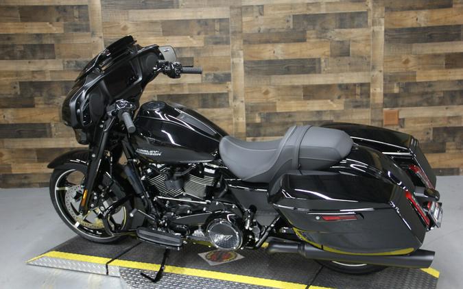 2024 Harley-Davidson Street Glide® Vivid Black - Black Finish