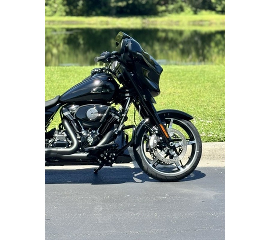 2025 Harley-Davidson FLHX - Street Glide