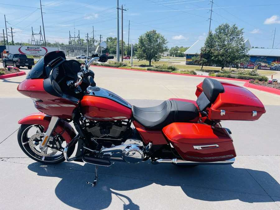 2024 Harley-Davidson Road Glide™ w/ Custom Pinstripe