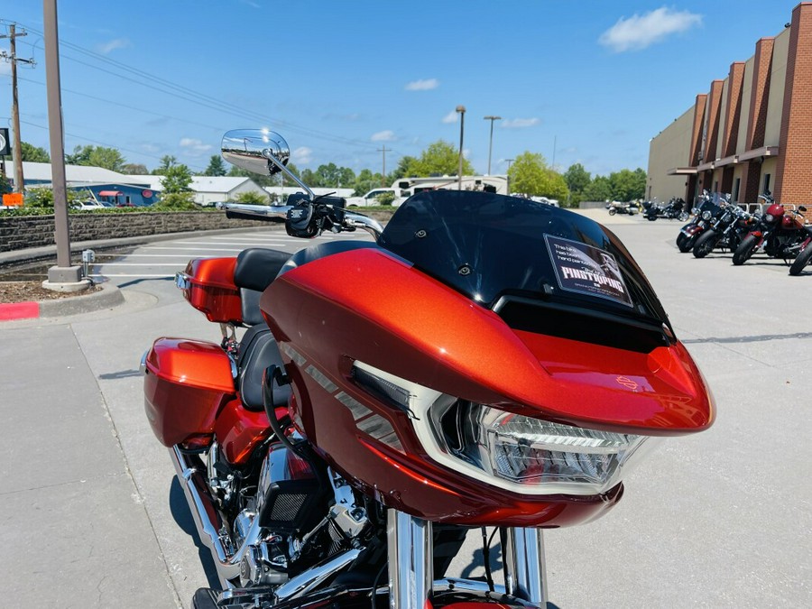 2024 Harley-Davidson Road Glide™ w/ Custom Pinstripe