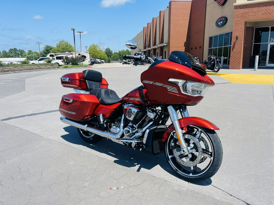 2024 Harley-Davidson Road Glide™ w/ Custom Pinstripe