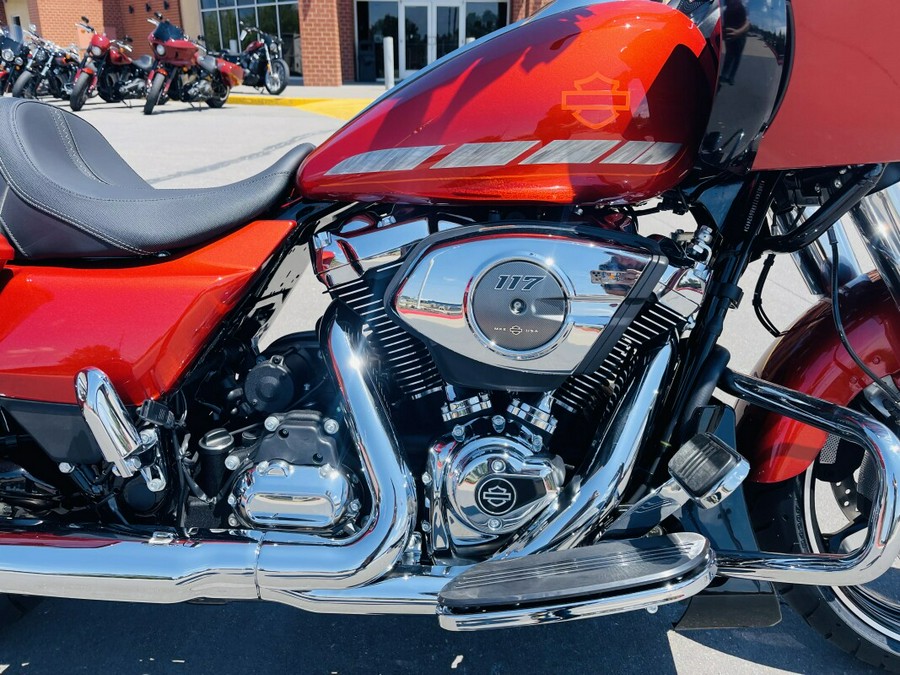 2024 Harley-Davidson Road Glide™ w/ Custom Pinstripe