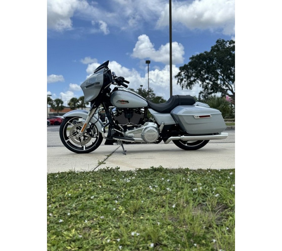 2025 Harley-Davidson FLHX - Street Glide