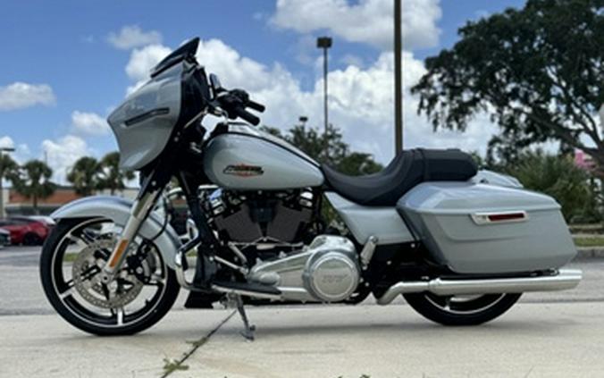 2025 Harley-Davidson FLHX - Street Glide