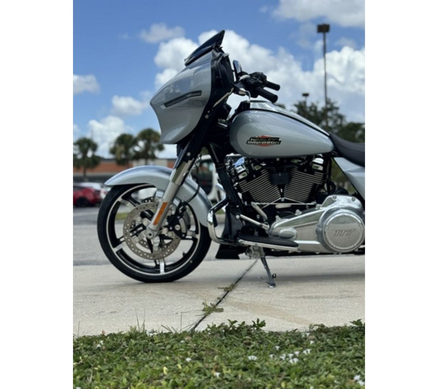 2025 Harley-Davidson FLHX - Street Glide