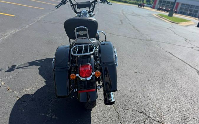 2016 Harley-Davidson® FLD - Dyna® Switchback™