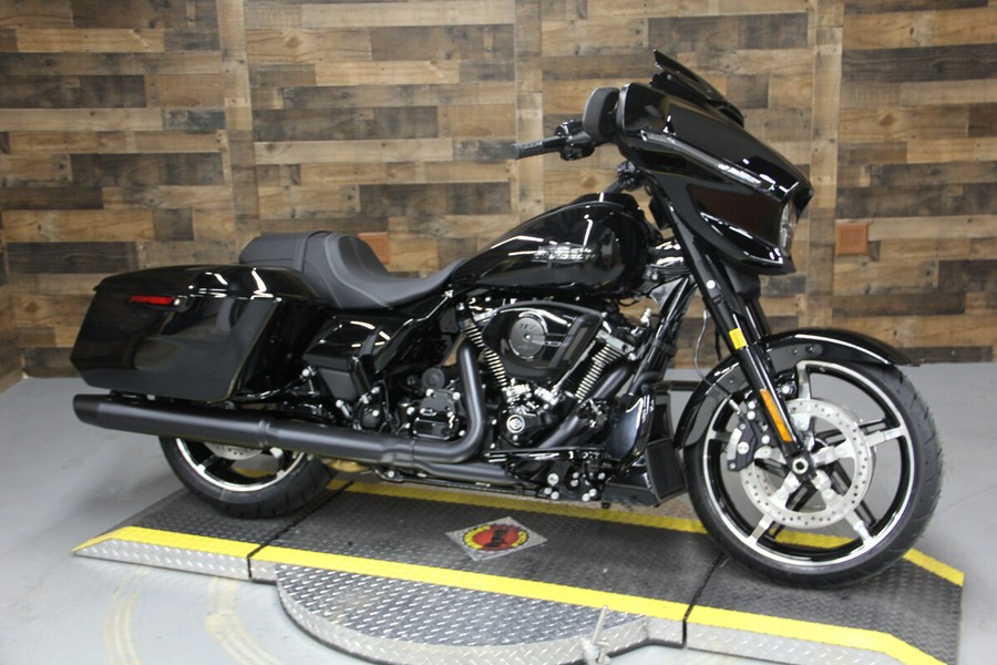 2024 Harley-Davidson Street Glide® Vivid Black - Black Finish