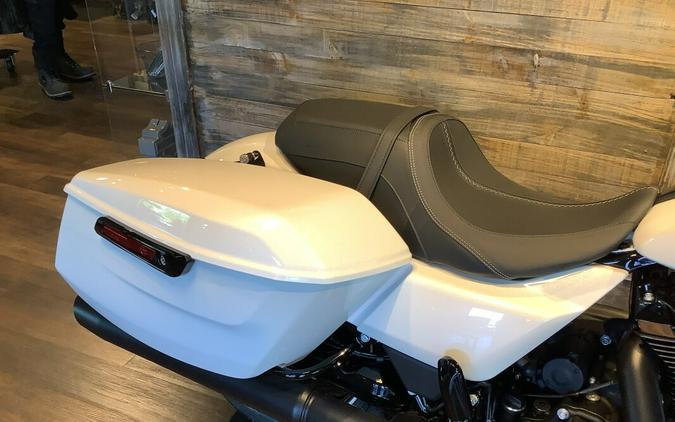 Harley-Davidson Street Glide® 2024 FLHX T16-24 White Onyx Pearl - Black Finish