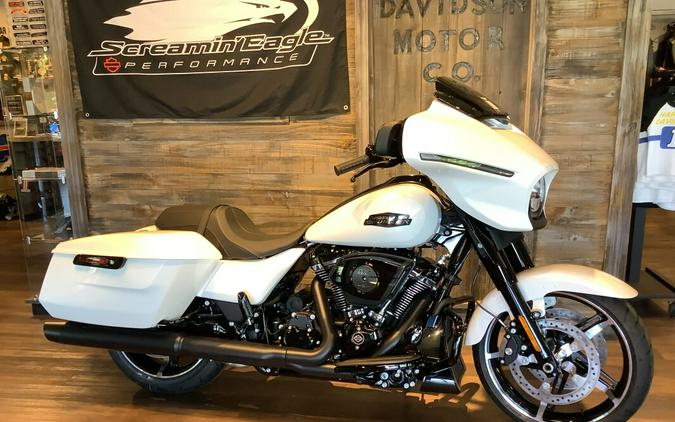 Harley-Davidson Street Glide® 2024 FLHX T16-24 White Onyx Pearl - Black Finish