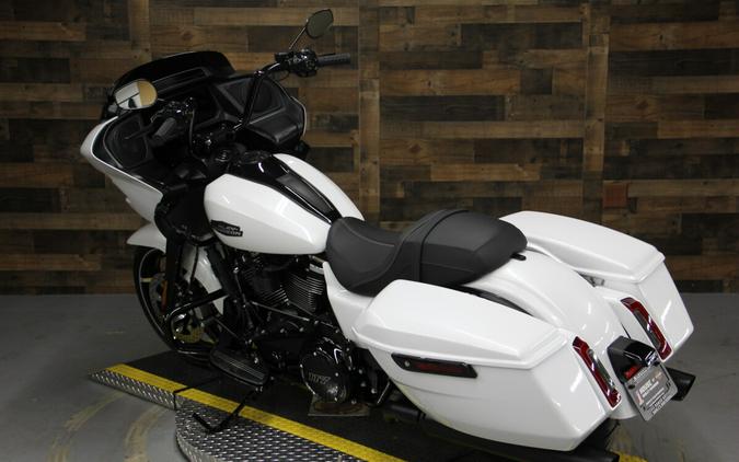 2024 Harley-Davidson Road Glide™ White Onyx Pearl - Black Finish