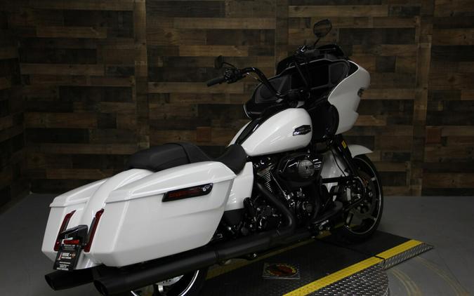 2024 Harley-Davidson Road Glide™ White Onyx Pearl - Black Finish