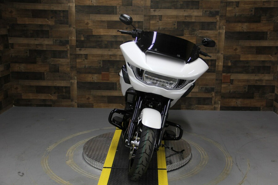 2024 Harley-Davidson Road Glide™ White Onyx Pearl - Black Finish