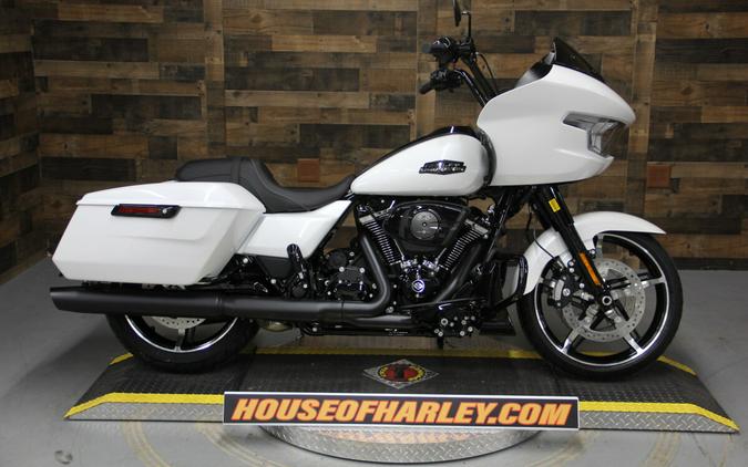 2024 Harley-Davidson Road Glide™ White Onyx Pearl - Black Finish