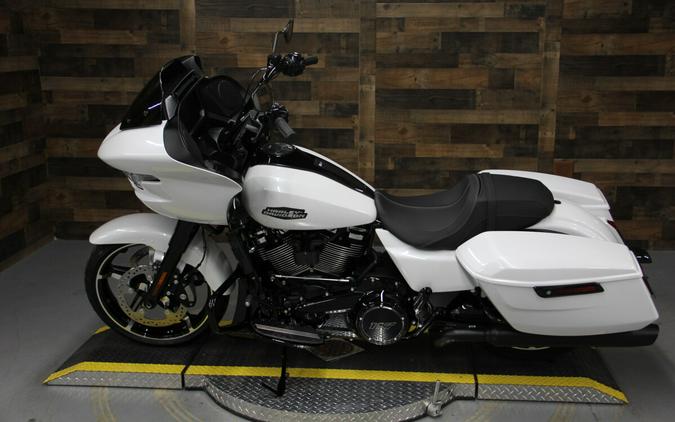 2024 Harley-Davidson Road Glide™ White Onyx Pearl - Black Finish