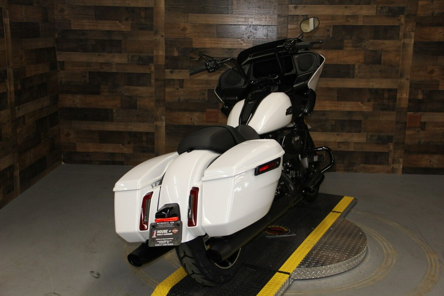 2024 Harley-Davidson Road Glide™ White Onyx Pearl - Black Finish