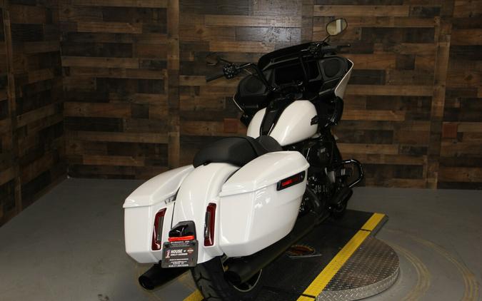 2024 Harley-Davidson Road Glide™ White Onyx Pearl - Black Finish