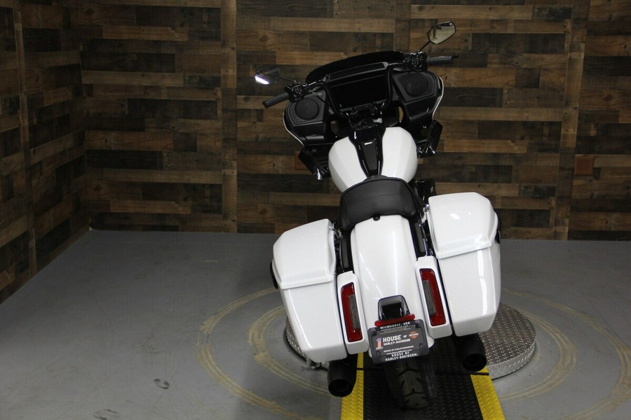 2024 Harley-Davidson Road Glide™ White Onyx Pearl - Black Finish