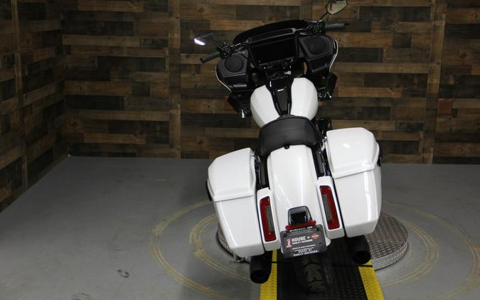 2024 Harley-Davidson Road Glide™ White Onyx Pearl - Black Finish